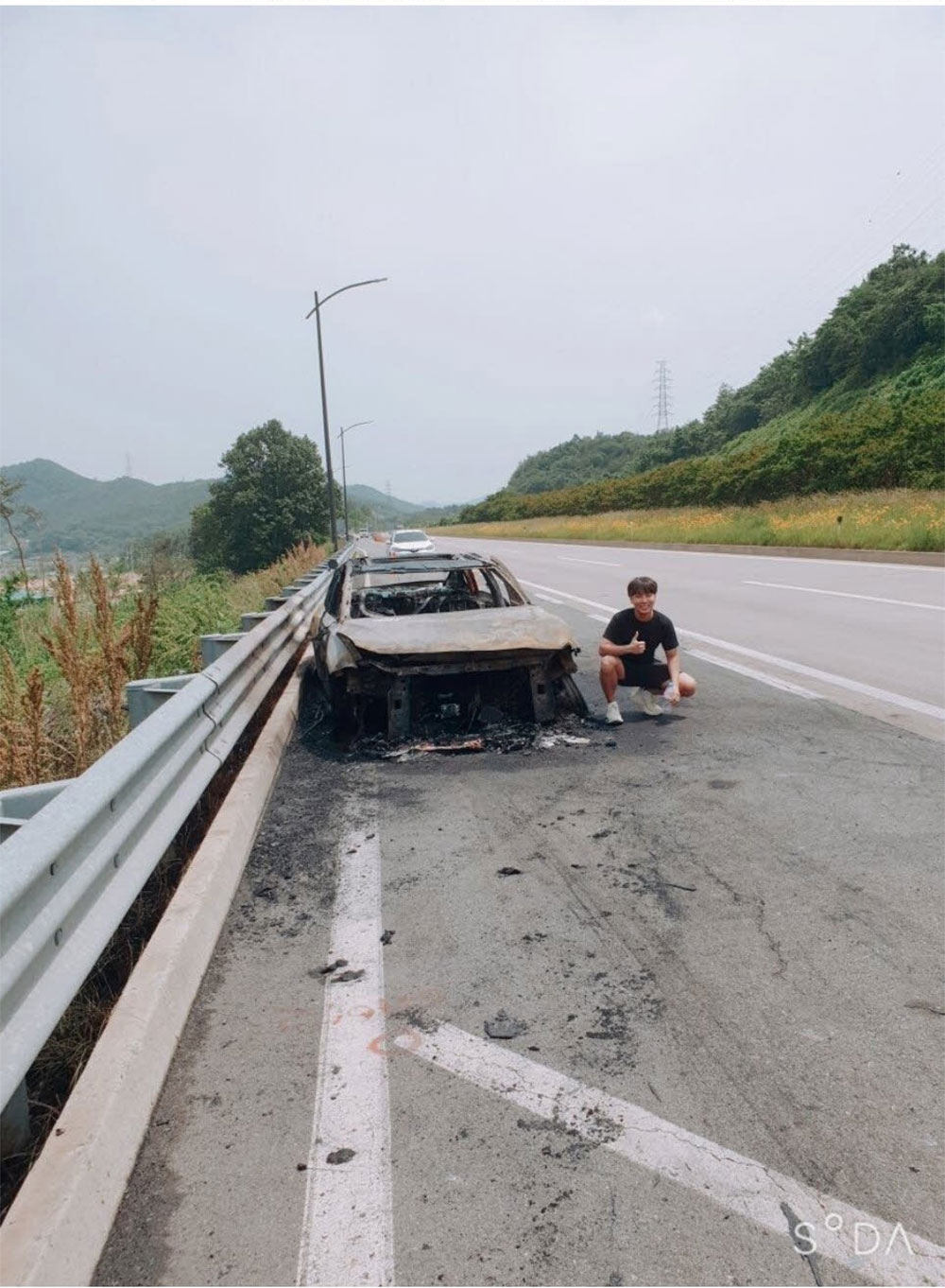 고속도로에서 차에 불이 난 디씨인 6